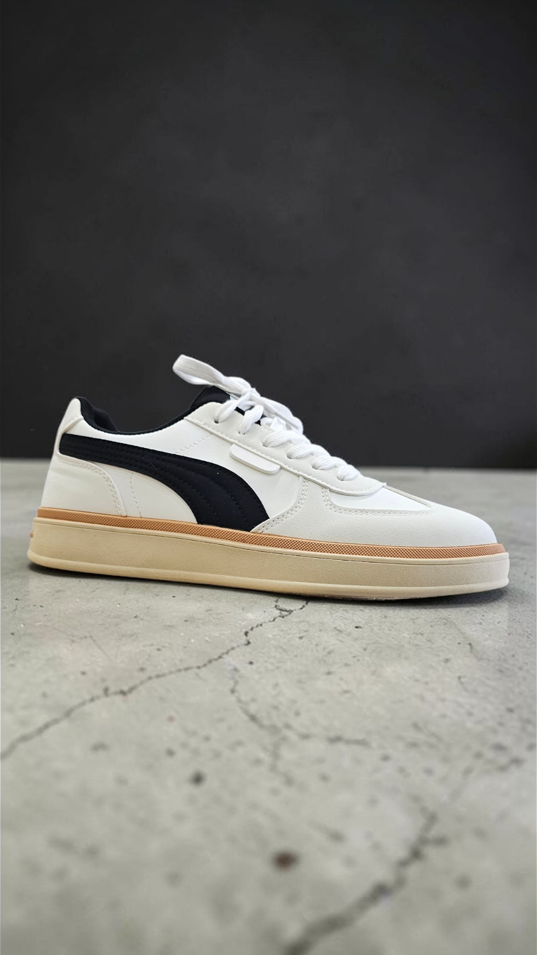 White puma sneakers