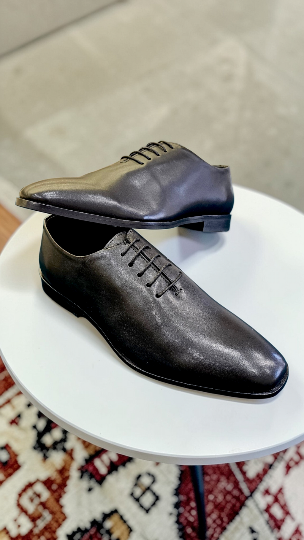 Elwis Wholecut formals Black