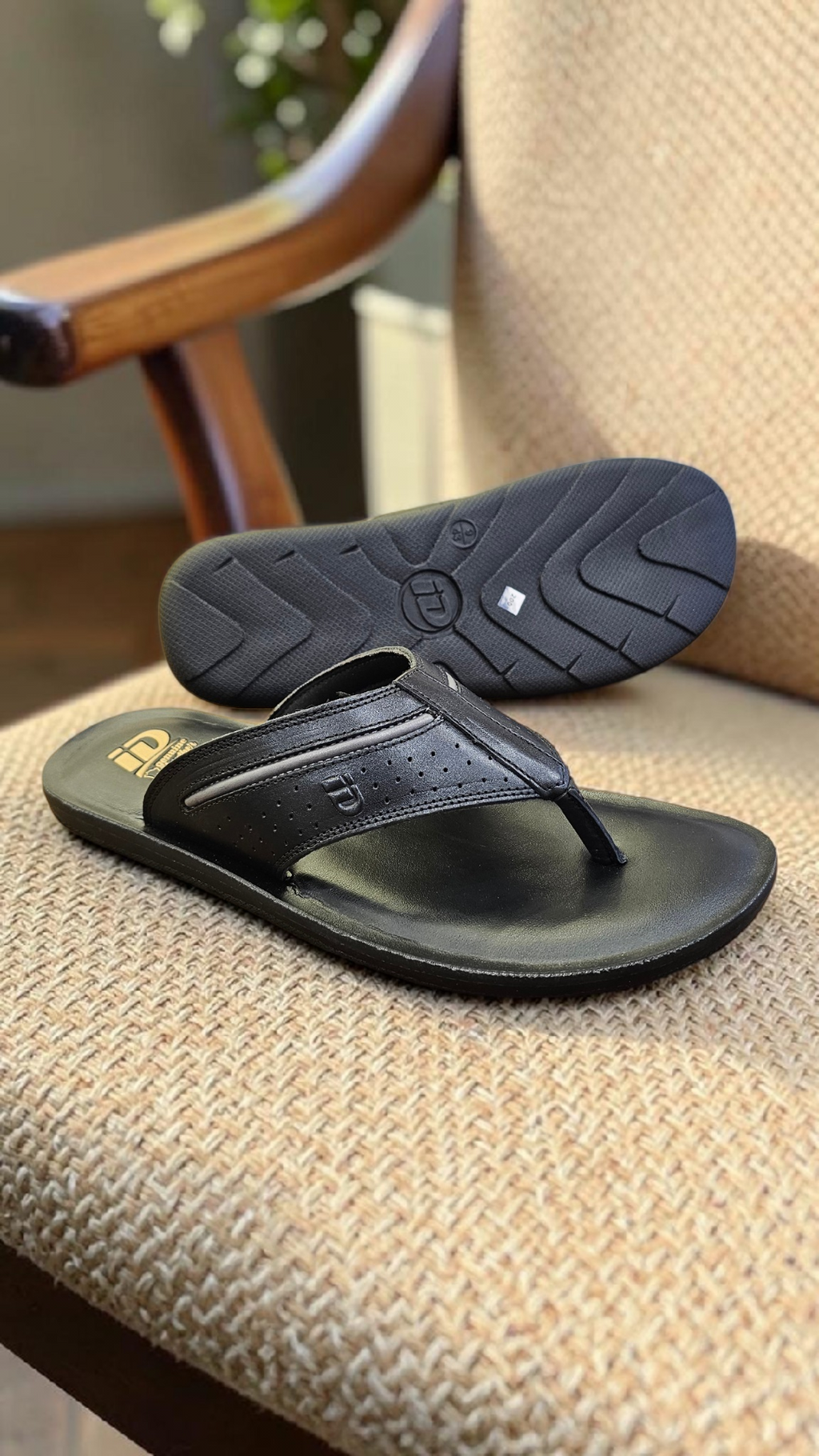 id leather chappal (Black)