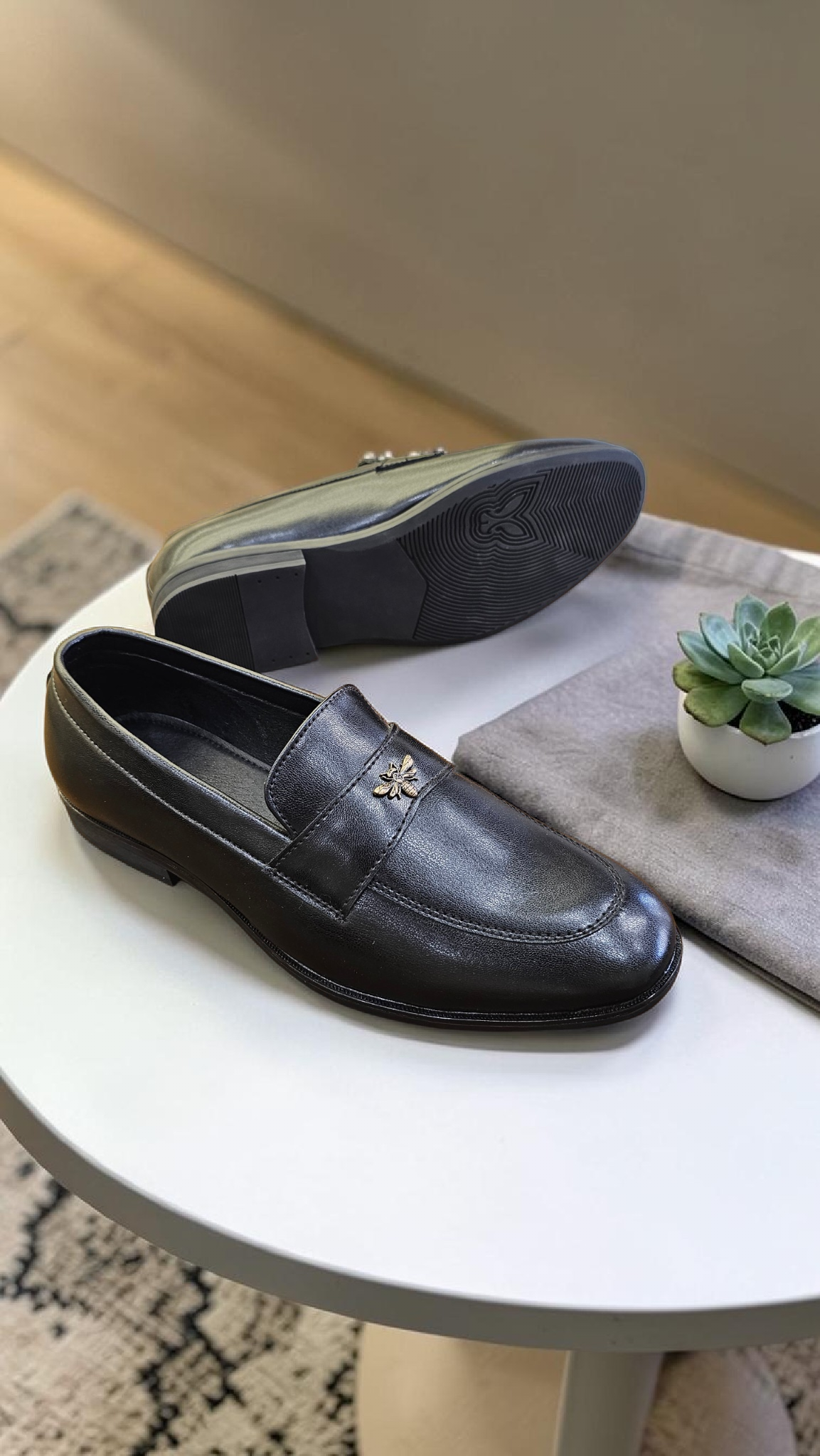T*d baker bee (Black)