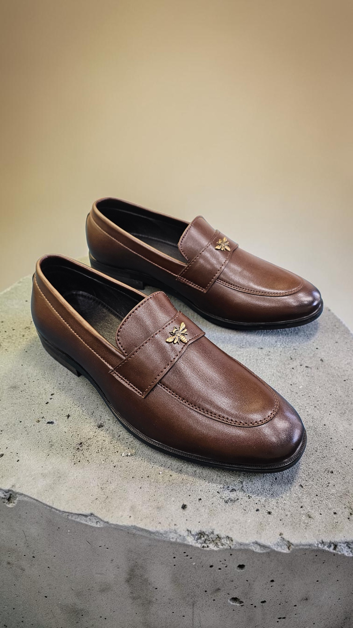 T*d baker bee (Brown)
