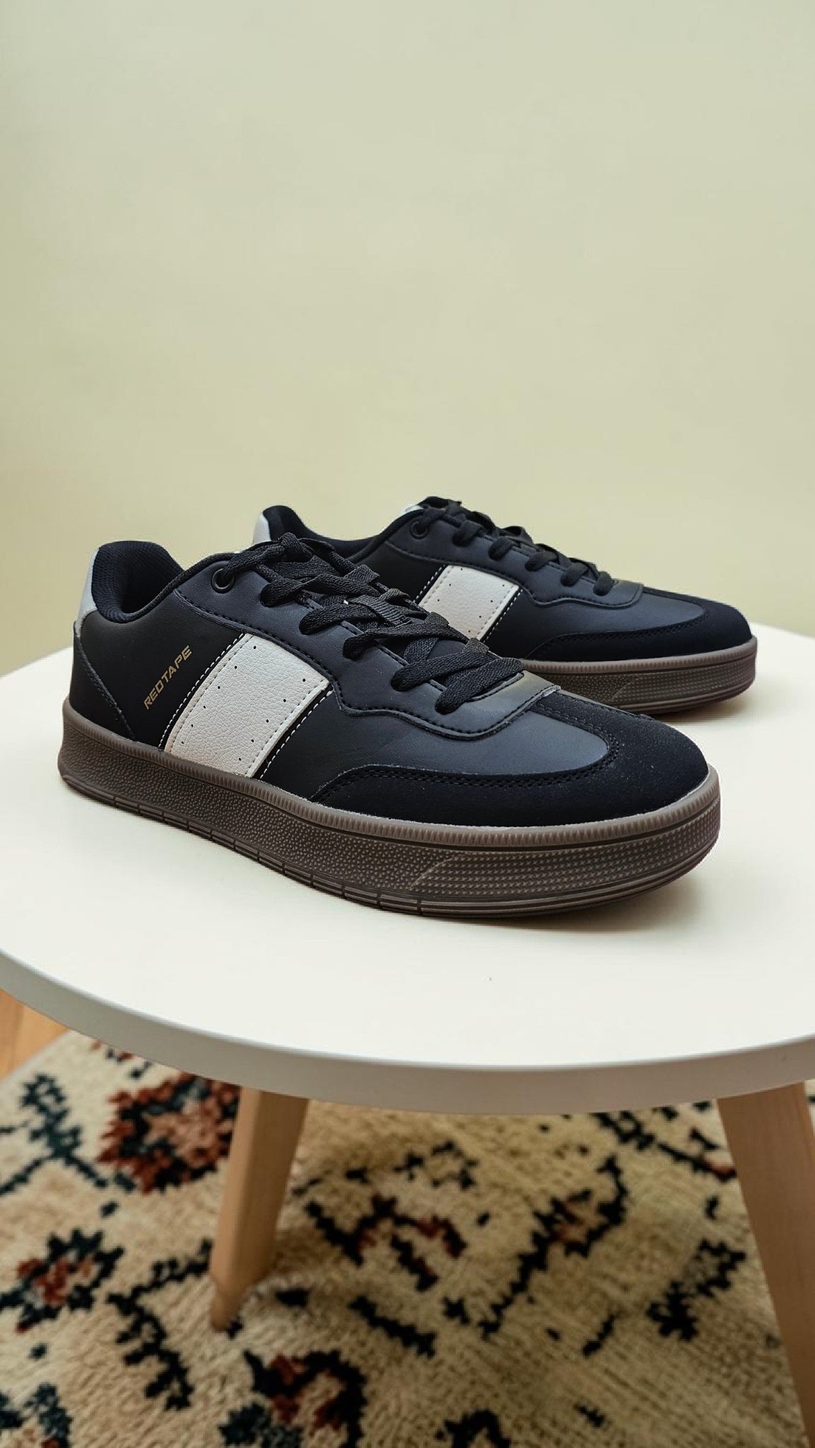 Red Tape R1438 (Black colour)