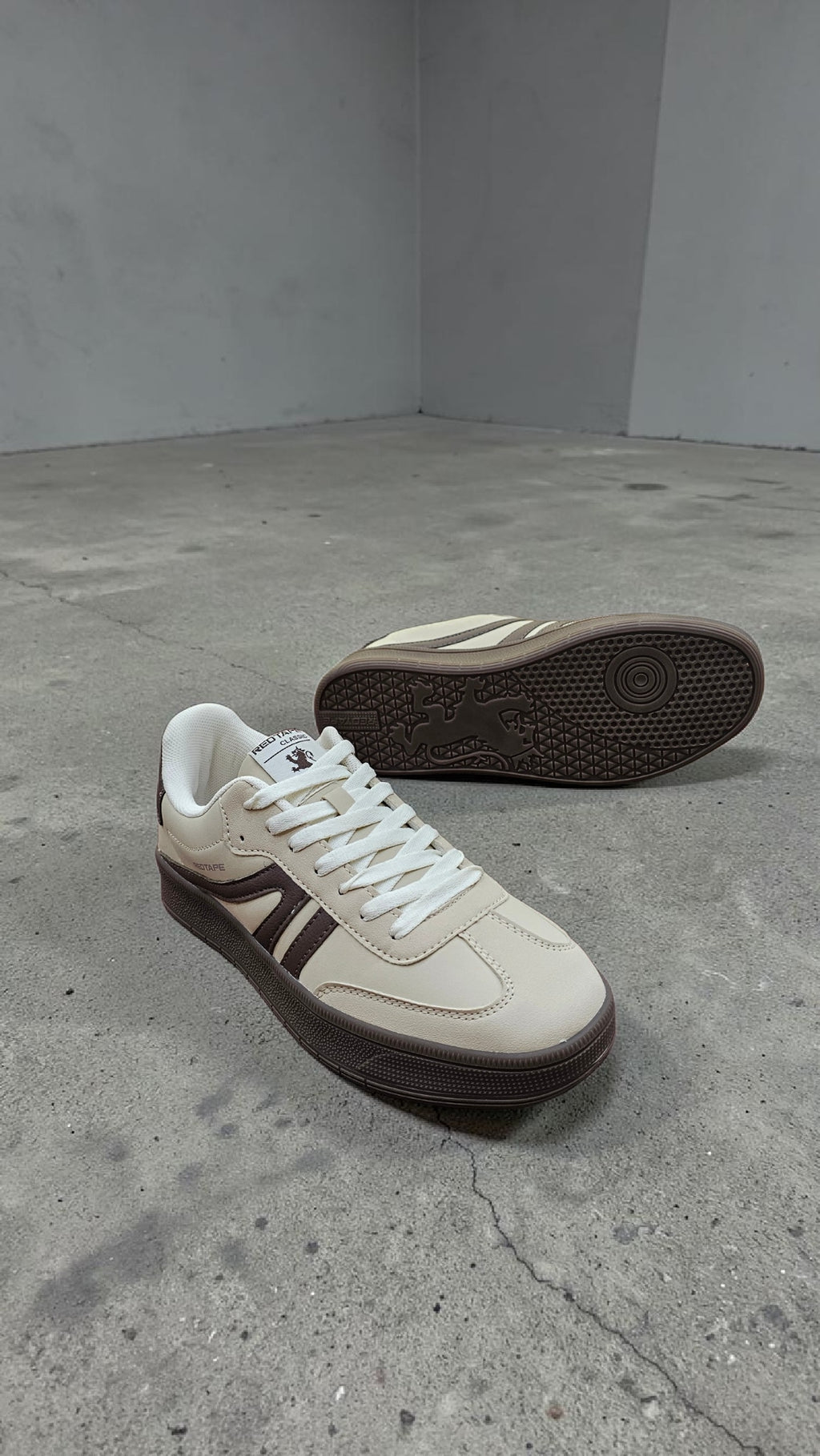Red Tape R1444 (beige colour)