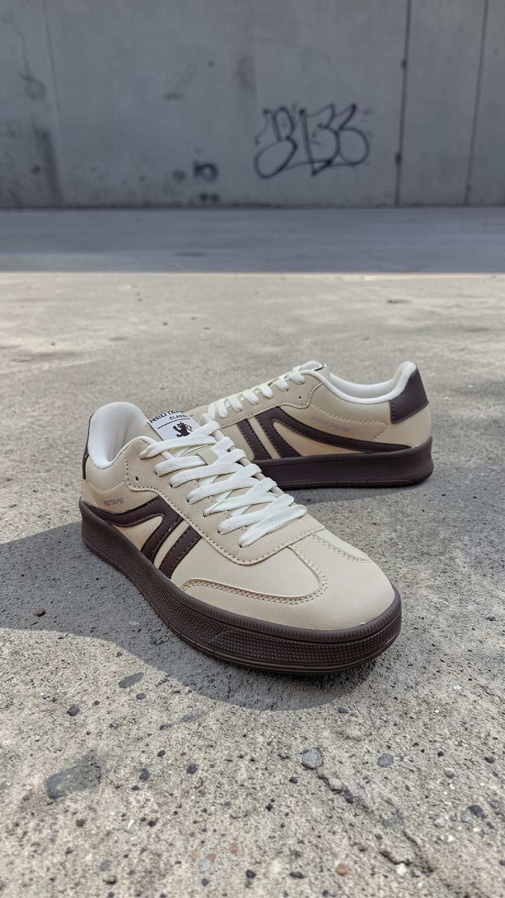 Red Tape R1444 (beige colour)