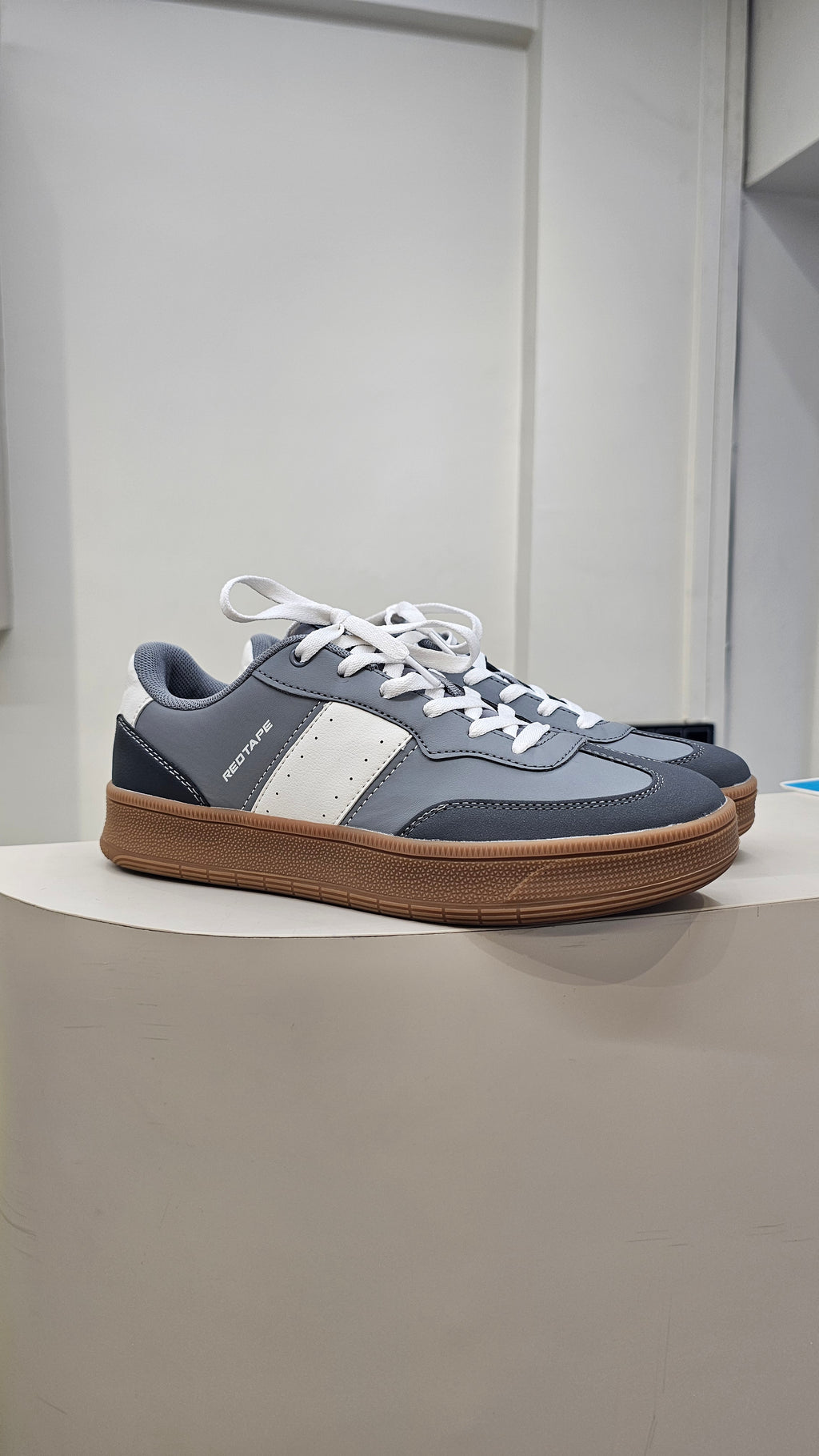 RED TAPE (GREY) SNEAKAR