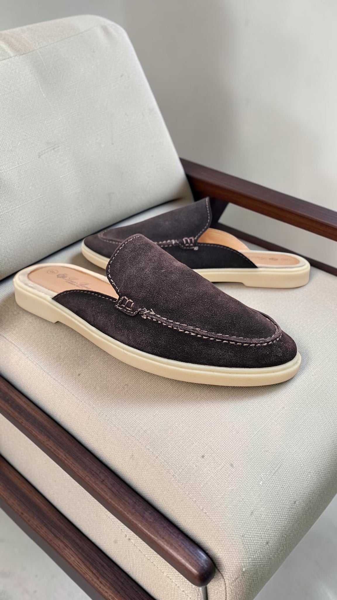 SUEDE MULES (BROWN)