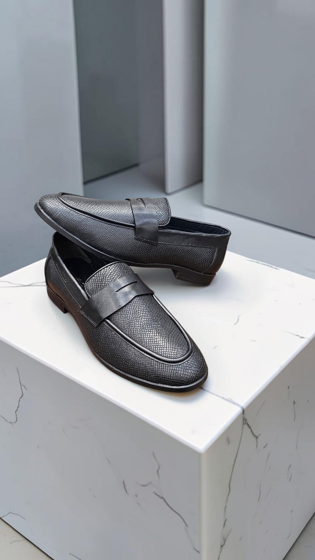 SN@KE PRINT LEATHER (BLACK)