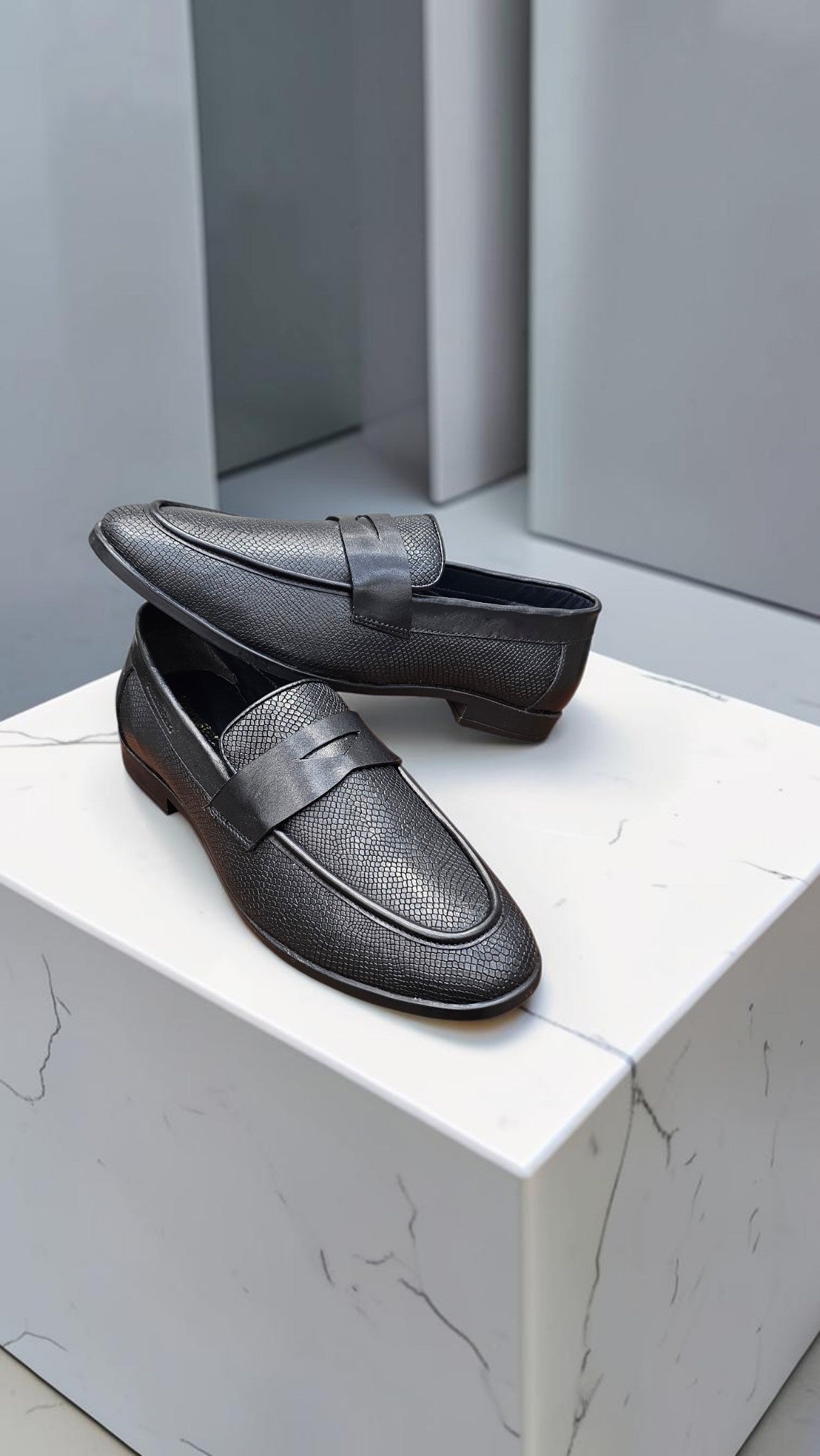 SN@KE PRINT LEATHER (BLACK)