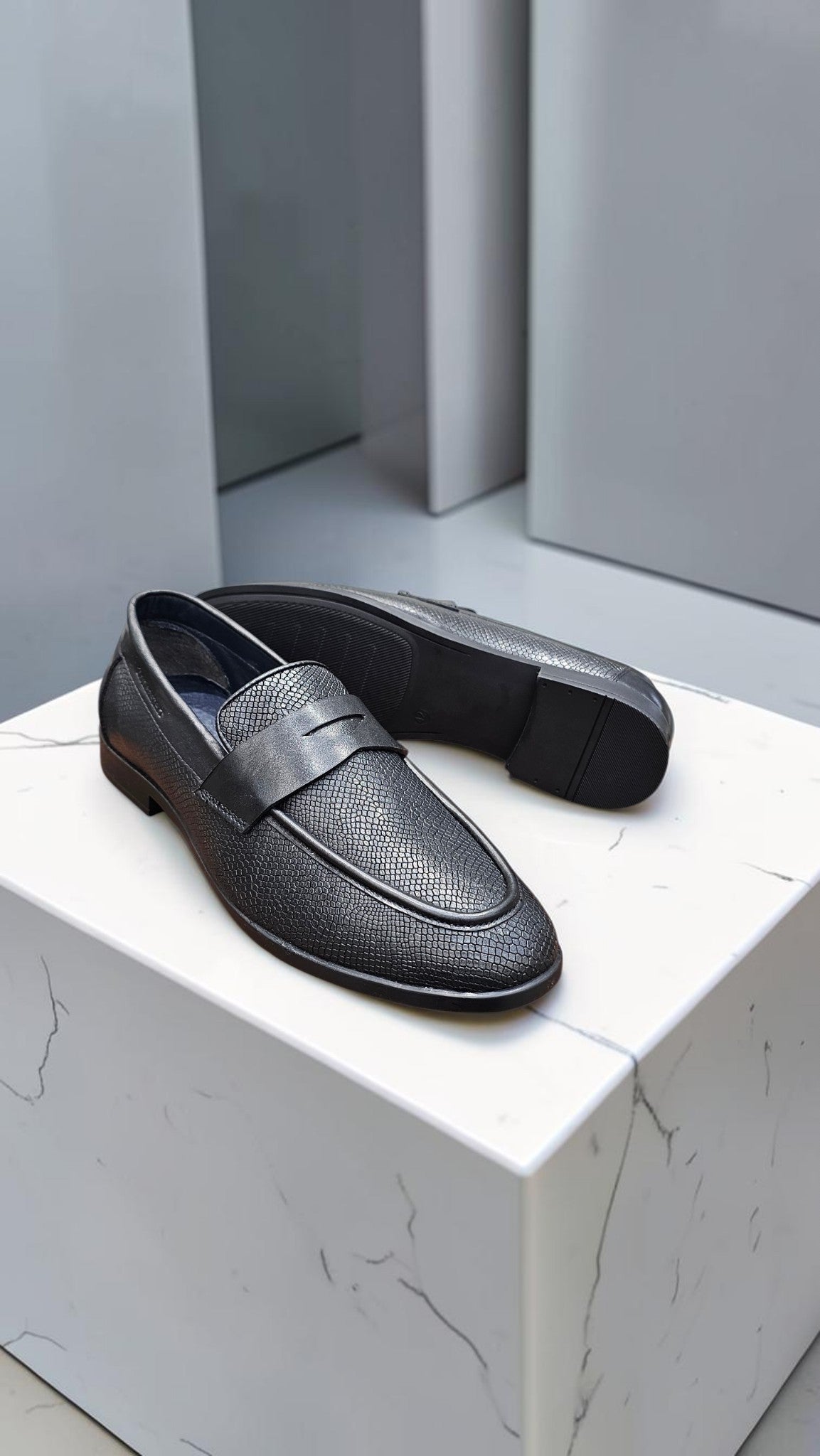 SN@KE PRINT LEATHER (BLACK)