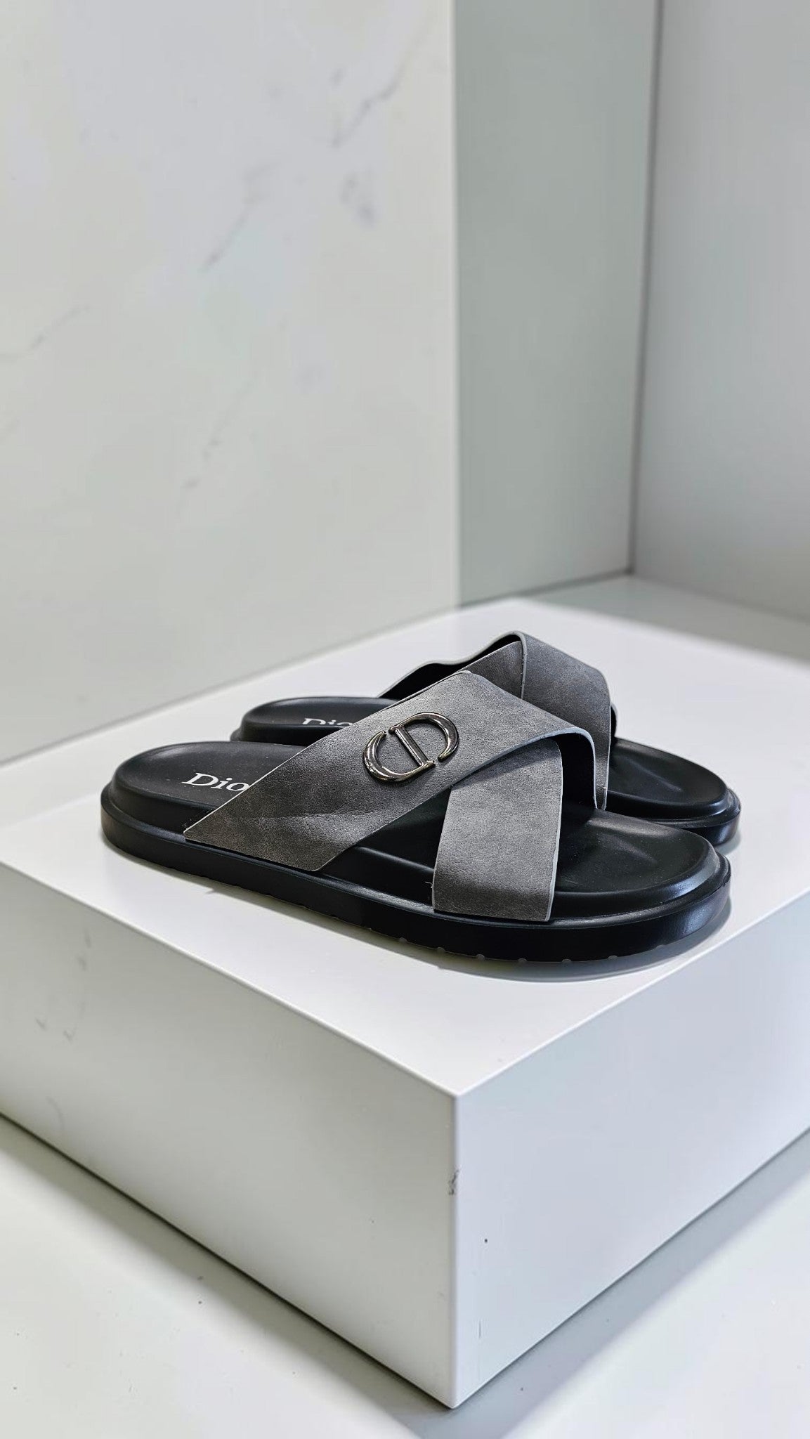 DI@R CROSS LEATHER (GREY)