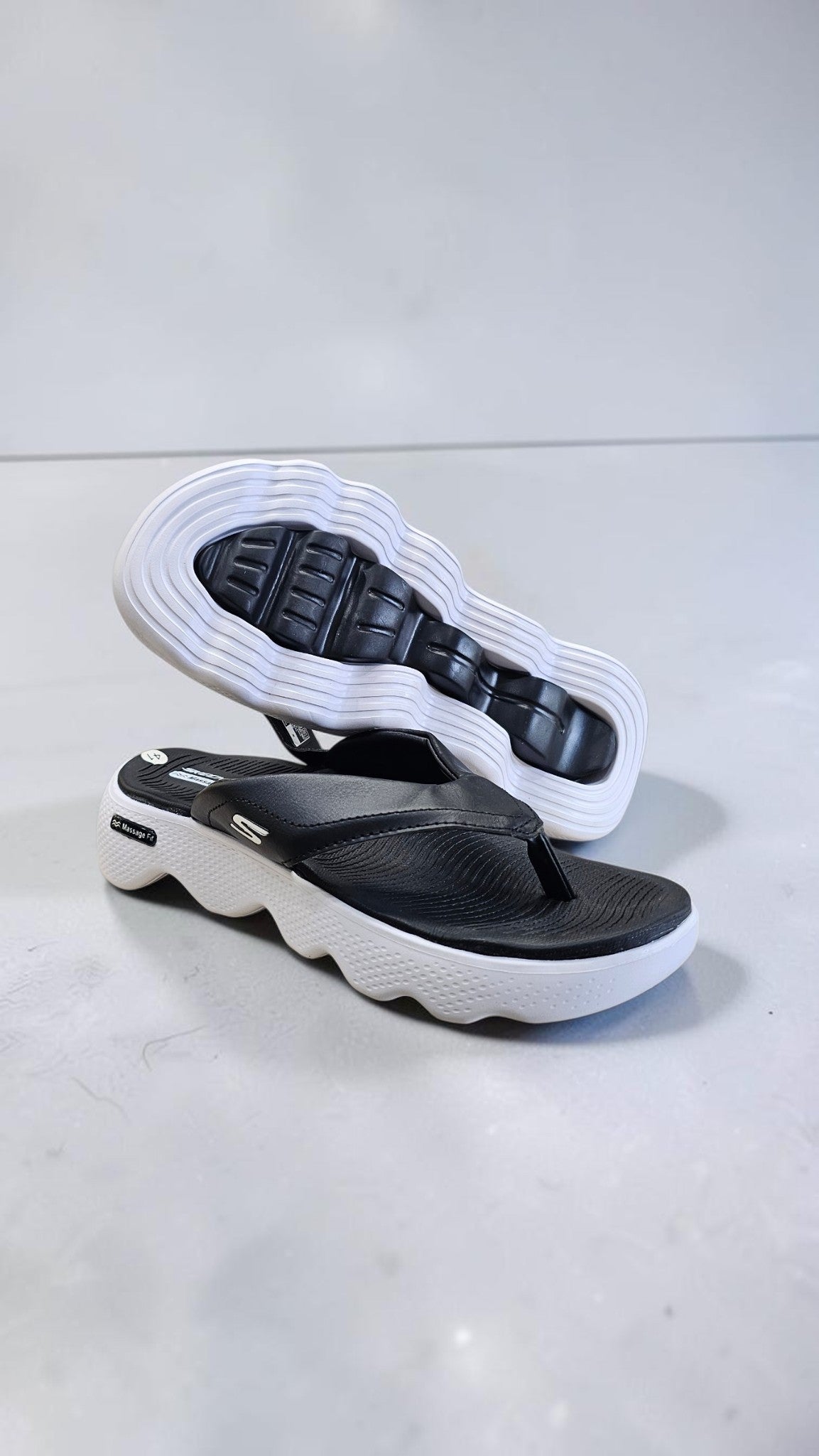 SK@CHERS (BLK-WHITE)