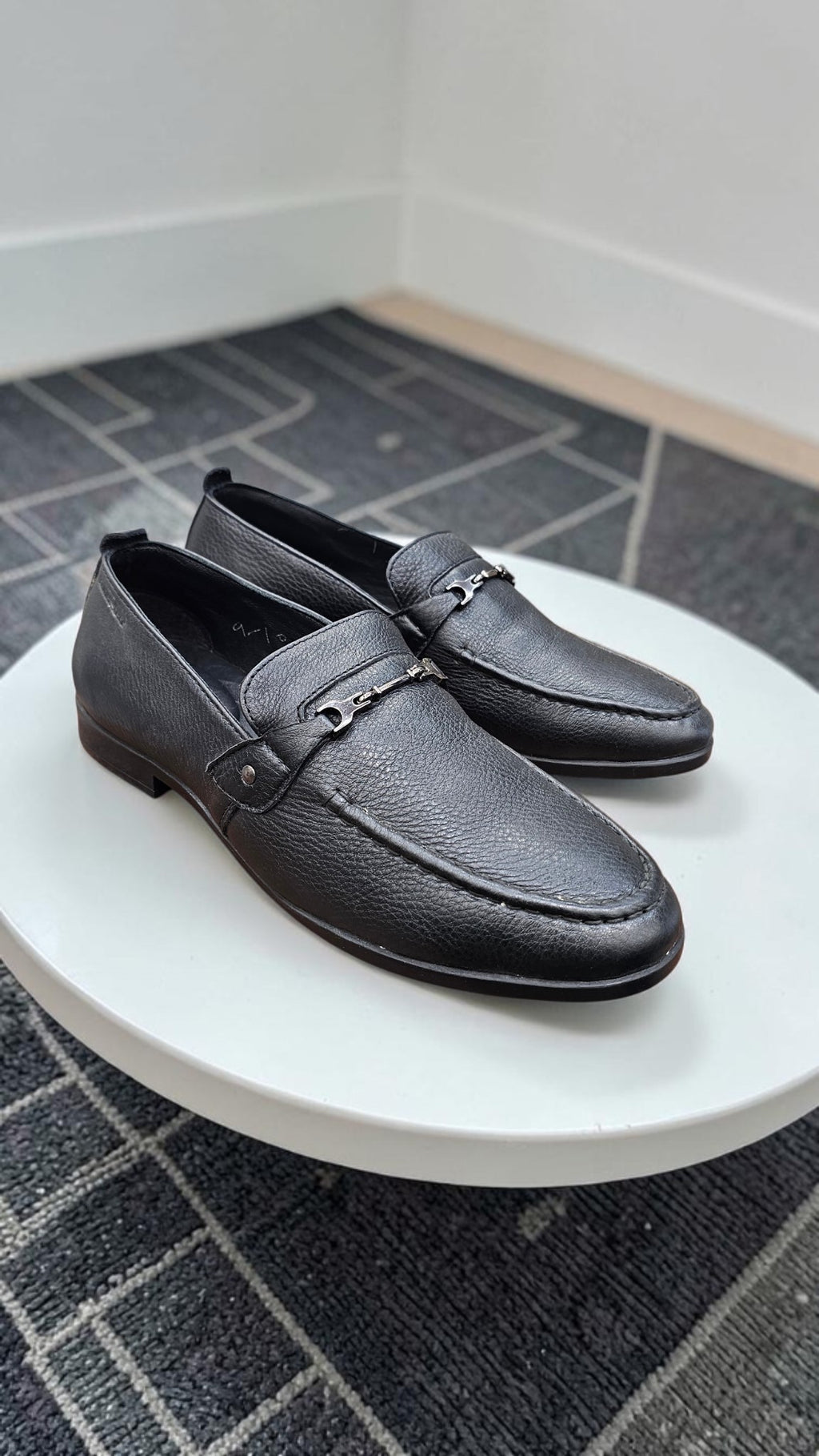 LEATHER BUCKLE LOAFER (BLACK)