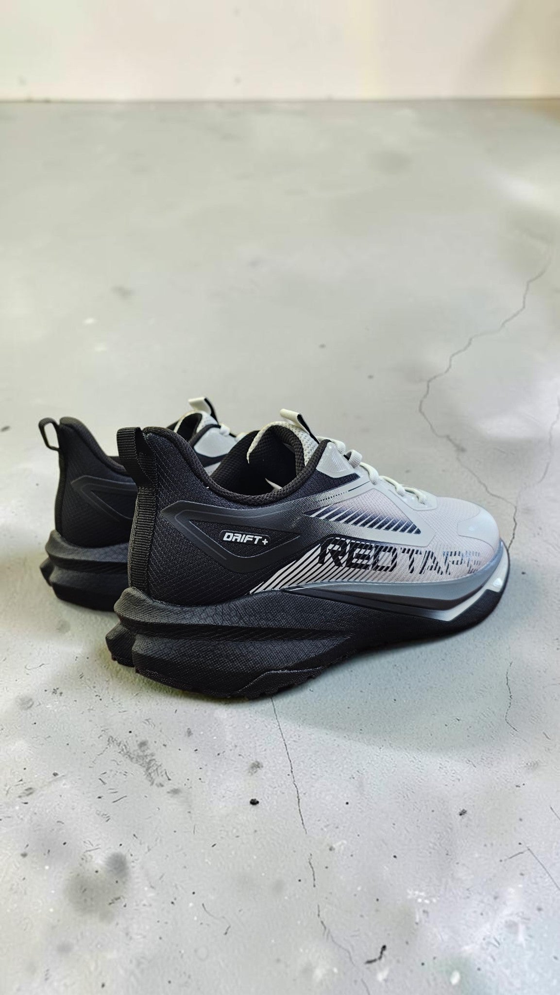 RED TAPE 4602 (L.GRY-BLACK)