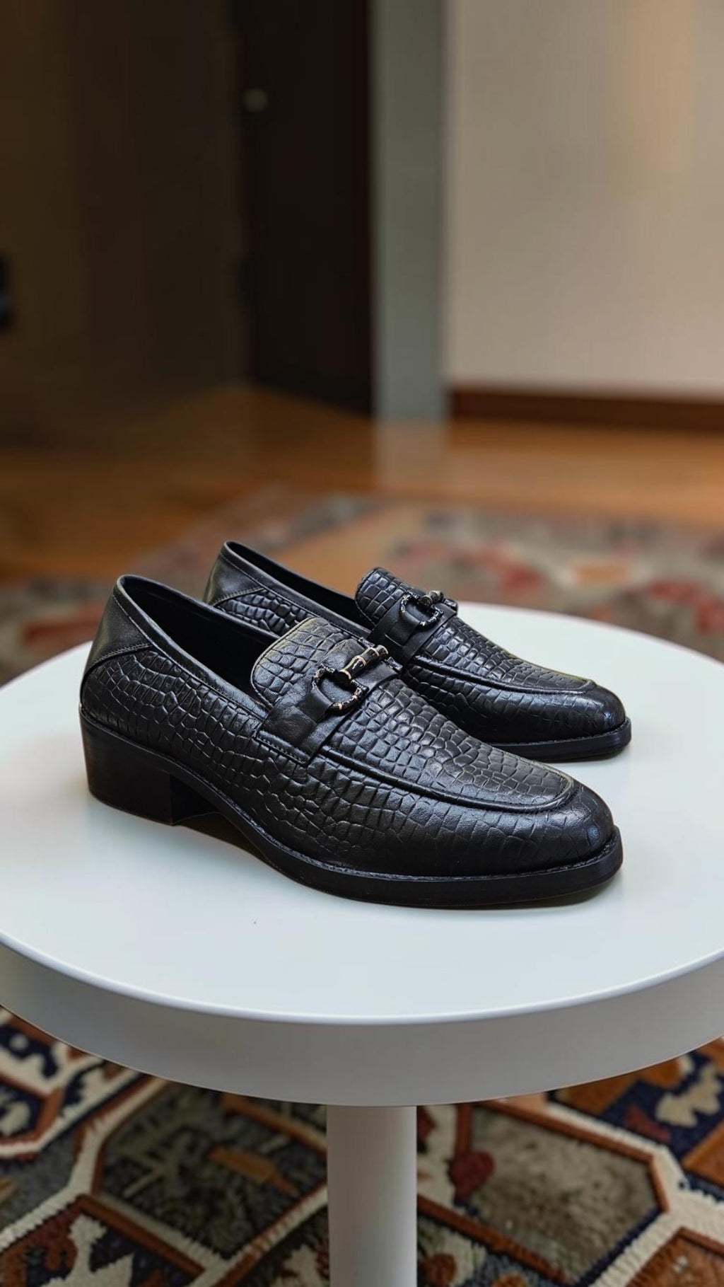 CUBAN HEEL RED SOLE (BLACK)