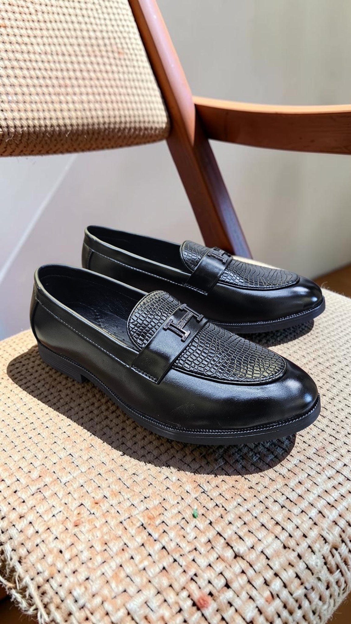 H CHECK (BLACK)