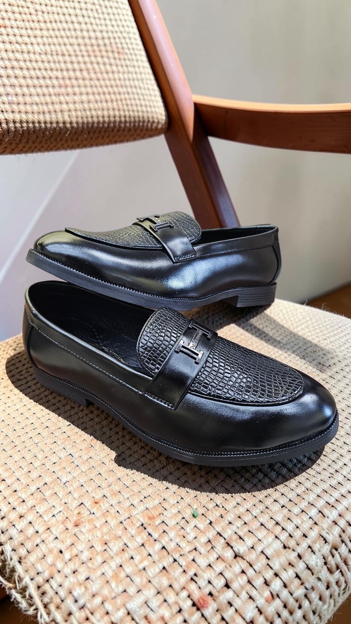H CHECK (BLACK)